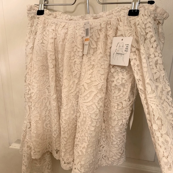 Coco + Jaimeson off shoulder lace Top NWT - Picture 16 of 16